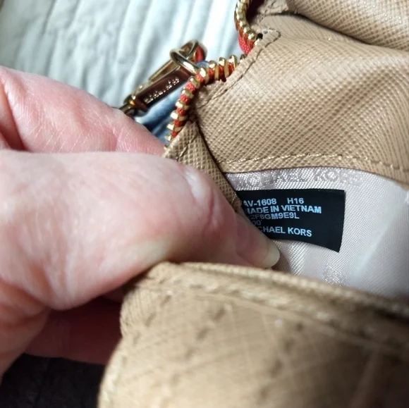 Michael Kors Large Jet Set Pumpkin Burnt Orange Leather Zip Around Wristlet - Picture 12 of 12